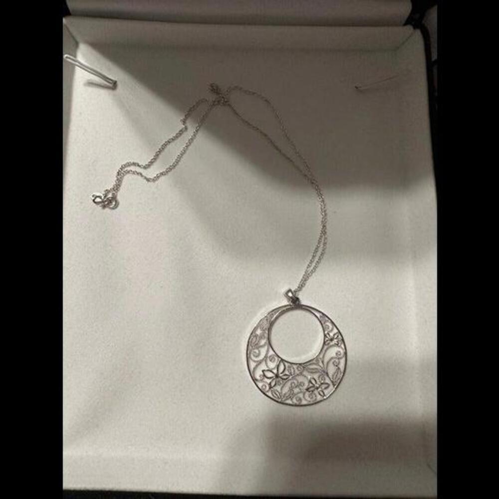 Elegant and Timeless Necklace - A Must-Have for Fashion Enthusiasts! - Picture 1 of 2